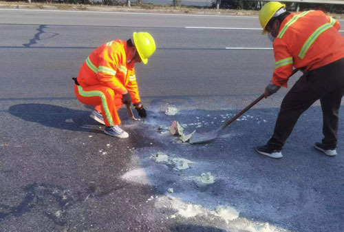 东川公路下沉注浆加固